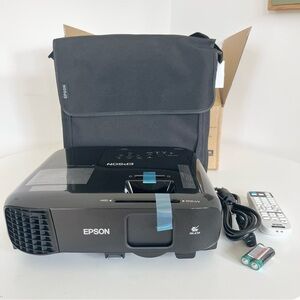 NIB Epson PowerLite 1288 Meeting Room Projector Wireless Miracast V11H978120